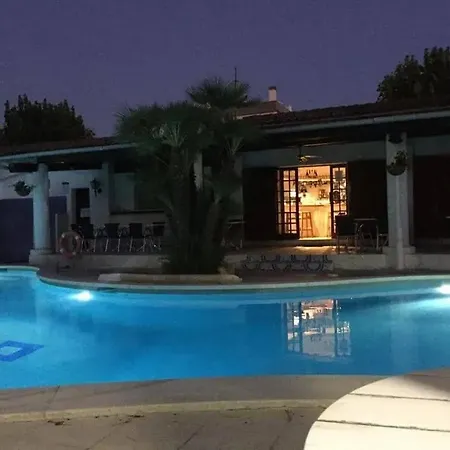 Spacious House In With Shared Pool Дом отдыха Калафелл
