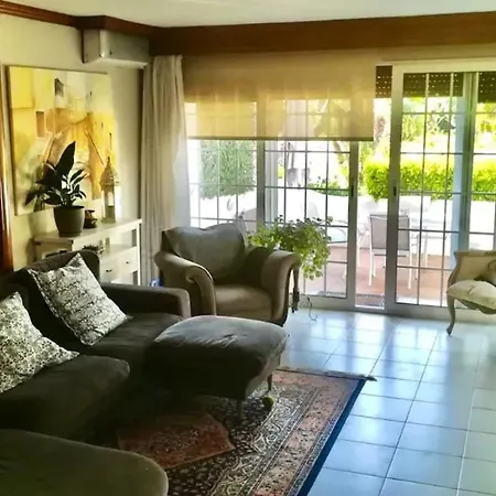 Spacious House In With Shared Pool Дом отдыха Калафелл