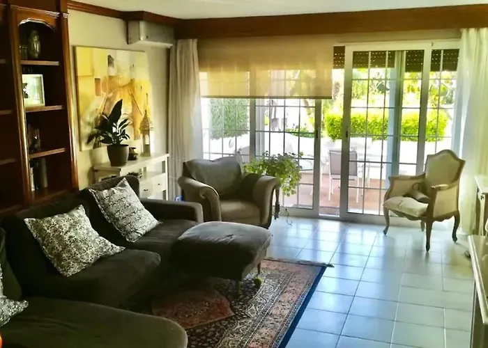 Spacious House In With Shared Pool Дом отдыха Калафелл