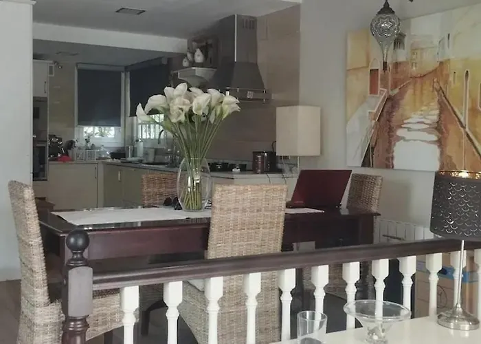 Spacious House In With Shared Pool