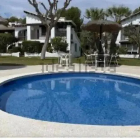 Spacious House In With Shared Pool