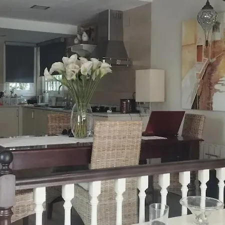 Spacious House In With Shared Pool